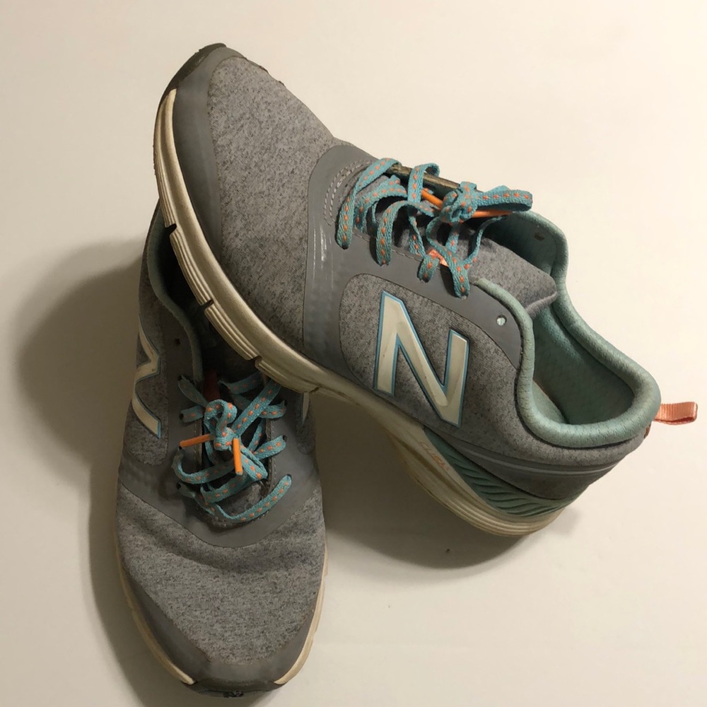 Women’s New balance tennis shoes